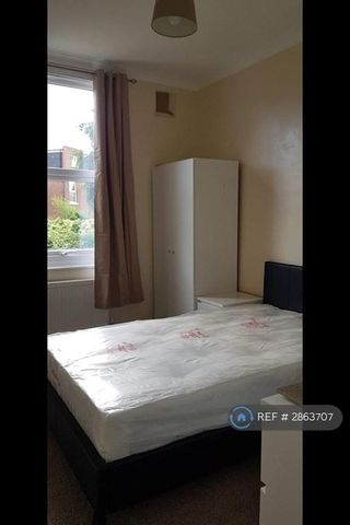 1 bedroom in a house share to rent - Photo 5