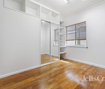 Family Retreat in Prime Heatherton Location - Photo 2