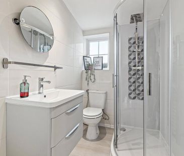 4 bedroom semi-detached house to rent - Photo 5
