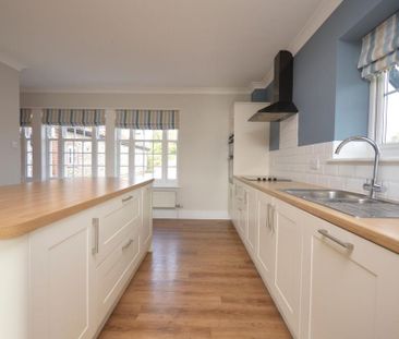4 bedroom detached house to rent - Photo 5
