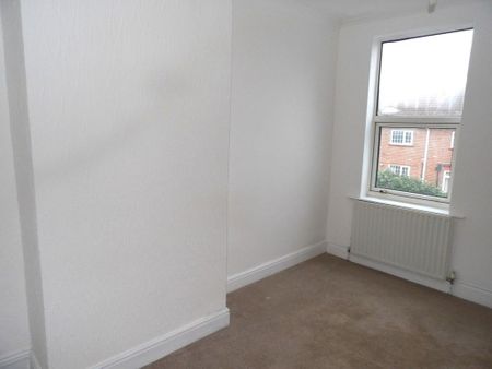 3 bedroom terraced house to rent - Photo 3