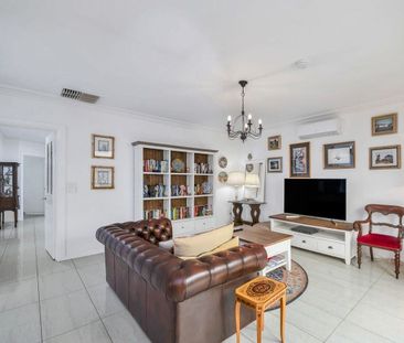 Pretty, Private & Perfectly Positioned Homette with 6.6kW Solar! - Photo 4