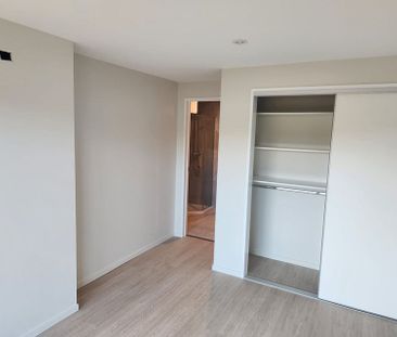 Spacious 3-Bedroom, 2.5 Bathroom Townhouse - Photo 4
