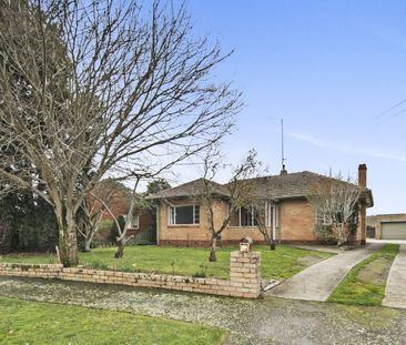 8 Muir Crescent, Newington, Vic 3350 - Photo 5