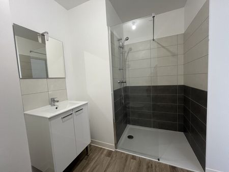 Location Appartement 1 pièce 25m² CLERMONT FERRAND 63000 - Photo 2