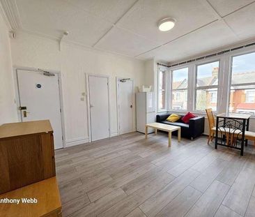 Park Avenue, Palmers Green, N13 - Photo 1