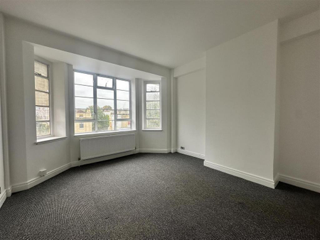 3 bedroom flat to rent - Photo 2