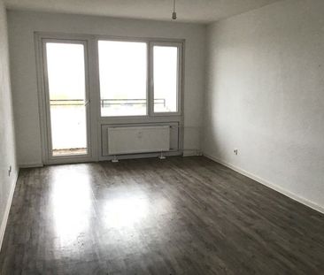 Moderne Wohnung mit Balkon und toller Aussicht kurzfristig verfügbar - Photo 5