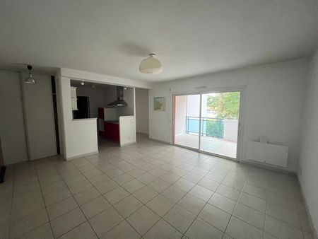 Location Appartement 3 pièces 66m² - Photo 2