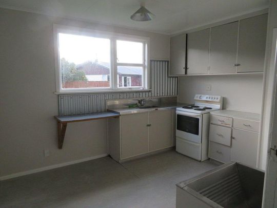 Upper Hutt, Central - Photo 1