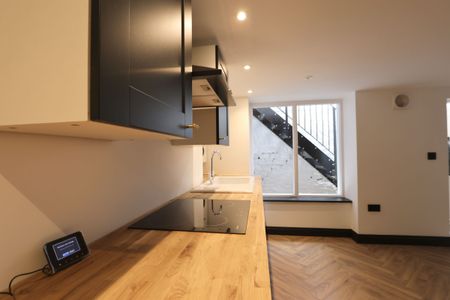 1 Bedroom Home – Professional Let - Photo 2