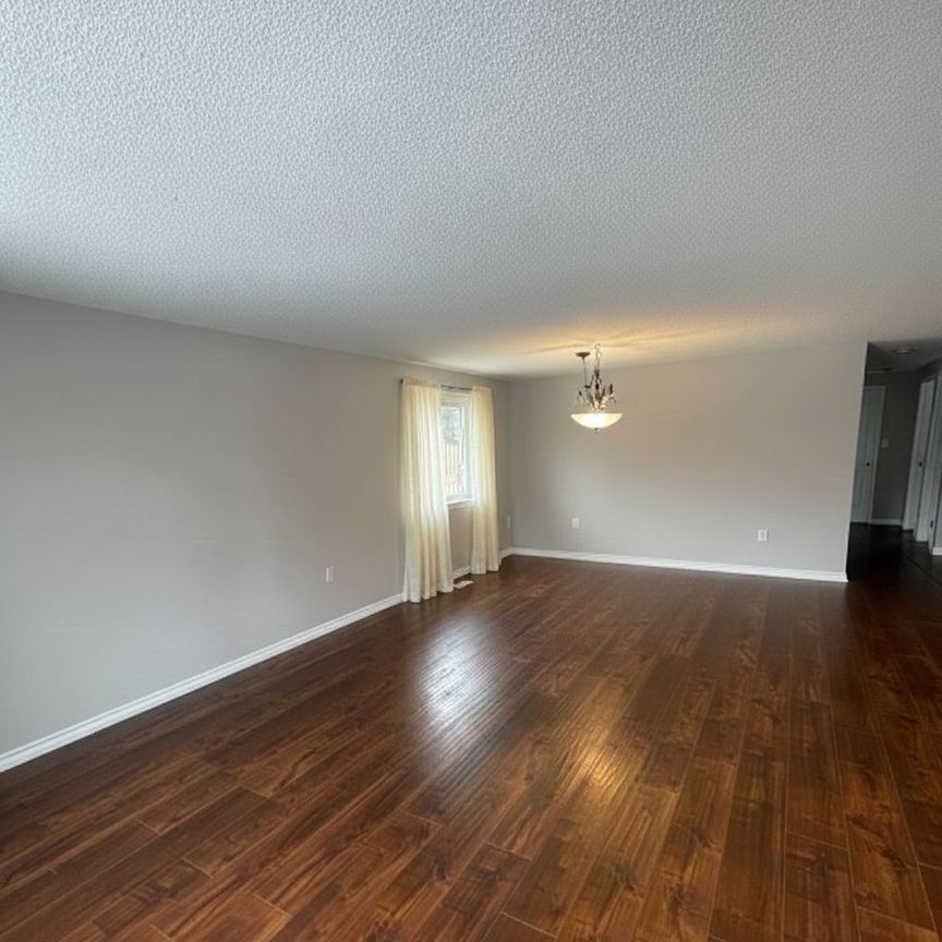 For Lease - 21 Columbia Road, Barrie, Ontario - Photo 1