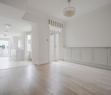 5 bedroom end of terrace house to rent - Photo 3