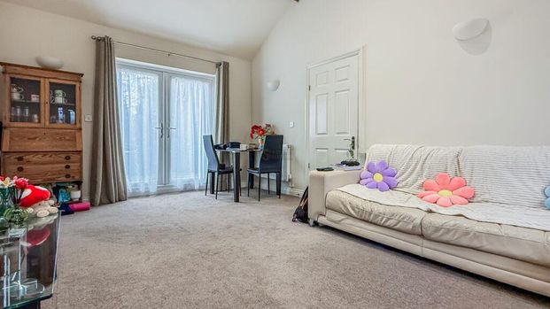 2 bedroom property to rent - Photo 1