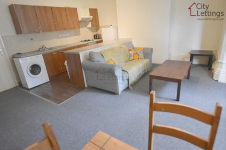 2 bedroom ground floor flat to rent - Photo 2