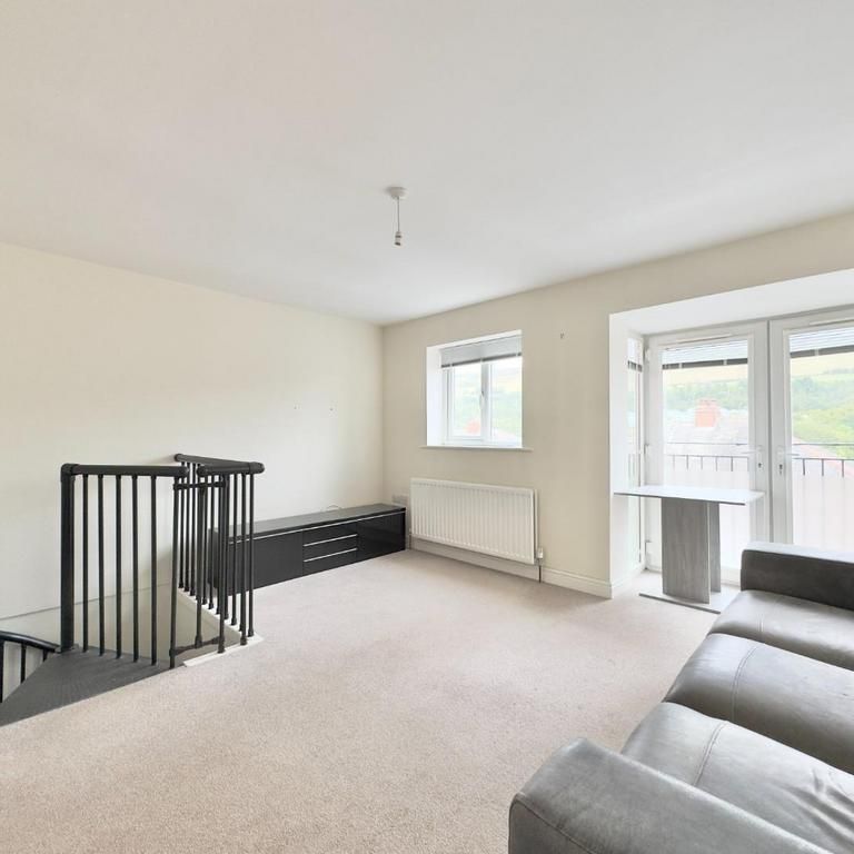 3 bedroom semi-detached house to rent - Photo 1