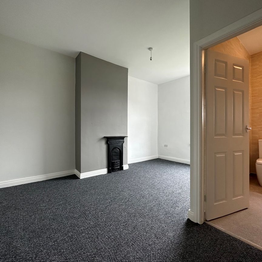 3 Bed Semi-Detached House, Elland Road, LS27 - Photo 1