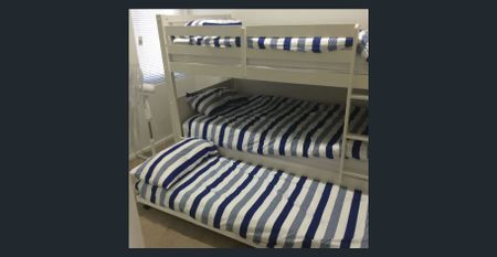 Beautifully Presented 2-Bed, 2-Bath Property walking distance to Rockingham beach!! - Photo 2