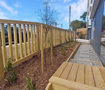 Gorgeous, low maintenance Corner Townhouse - Photo 6