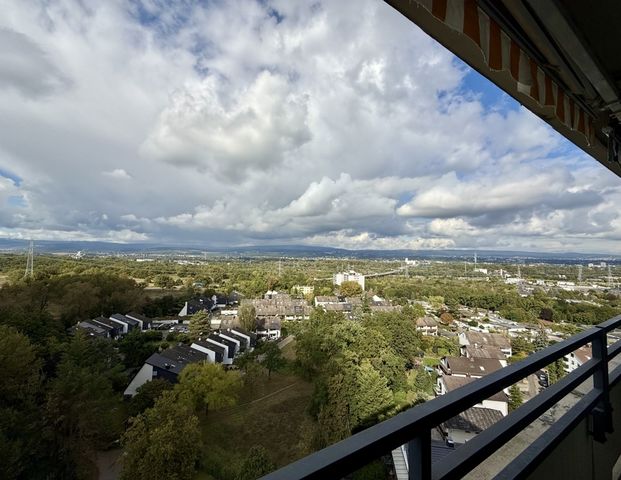 4 Zi.-Wohnung mit sensationellem Panoramablick bis in den Taunus. Frisch renoviert! - Foto 1