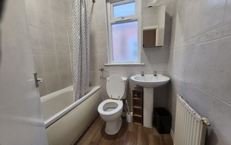 3 Bed Terraced House, Warren Street, M7 - Photo 5