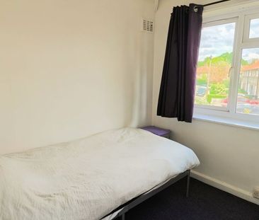 Room in a Shared House, The Curve, W12 - Photo 1