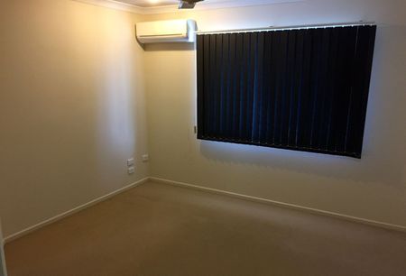 SPACIOUS TOWNHOUSE SET BACK FROM ROAD - Photo 3