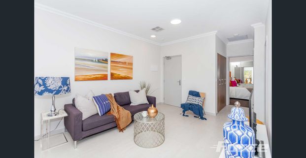 Beautiful Upstairs Apartment Living - Photo 1