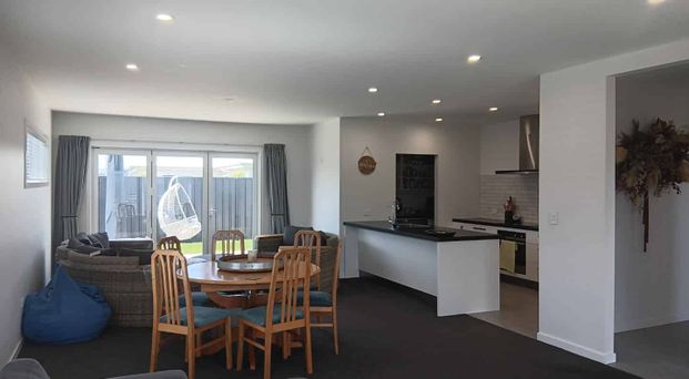 Meech Way, Frimley - Photo 1