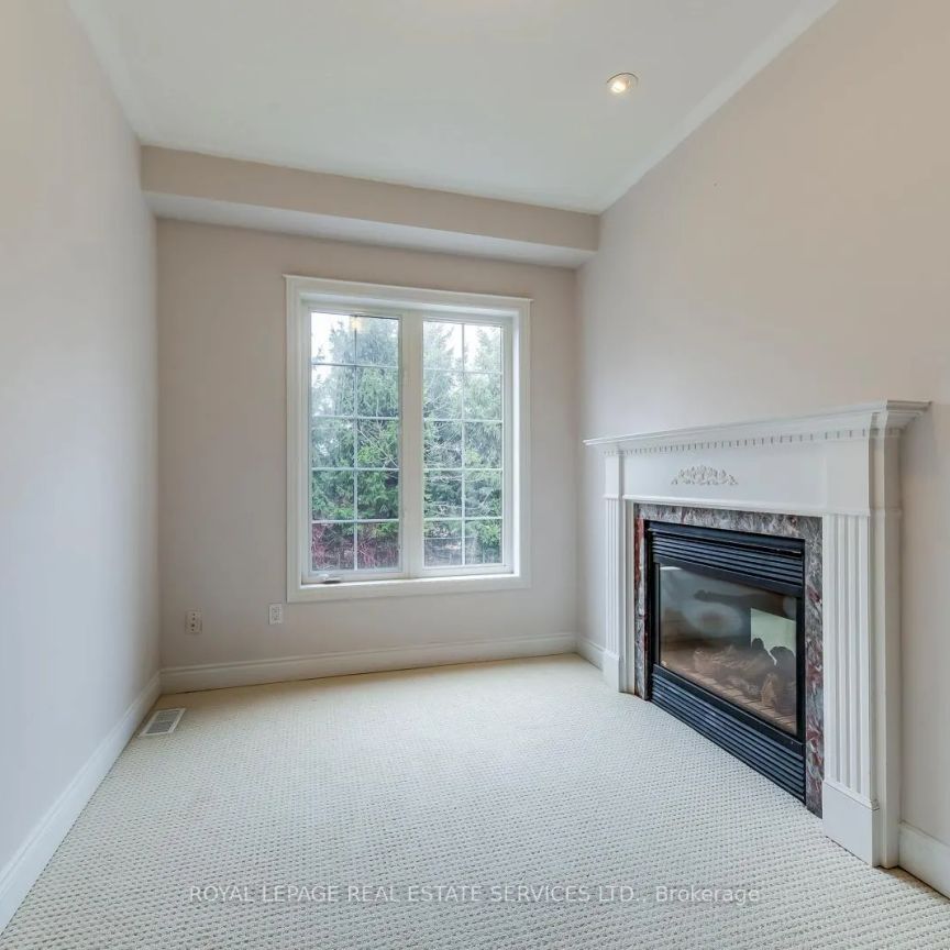 169 SPRING AZURE CRESCENT - Photo 1