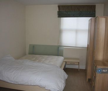 4 bedroom flat to rent - Photo 5