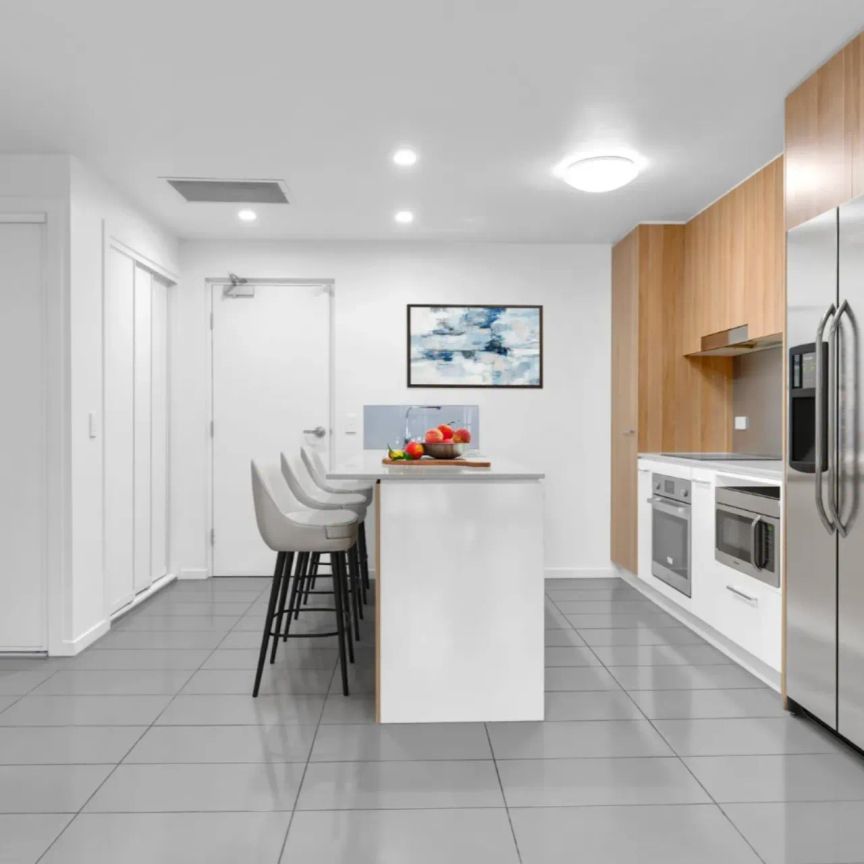 Elevated Inner-City Living with Spacious Balcony & Double-Car Park - Photo 1
