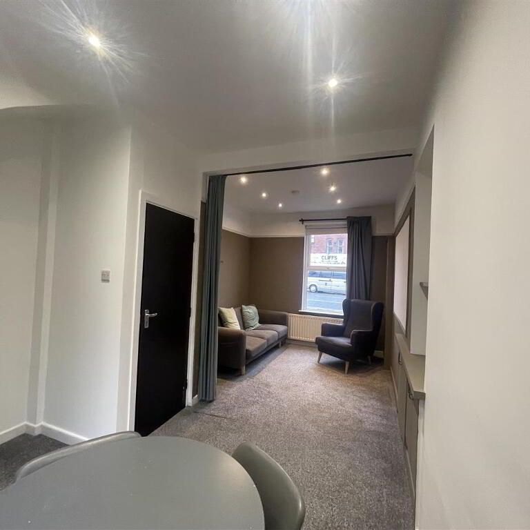 122 Bloomfield Avenue, Belfast, BT5 5AB - Photo 1