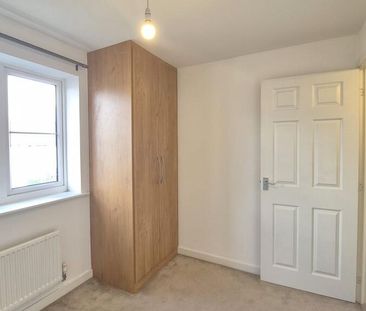 3 bedroom end of terrace house to rent - Photo 3