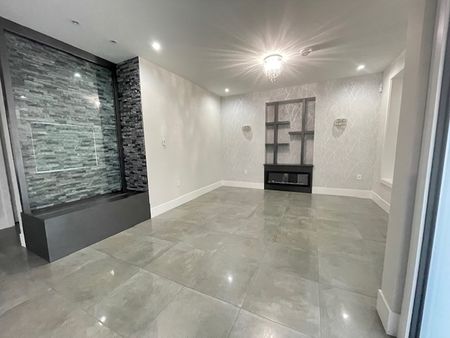 Luxury Upper Level Home with 6 Bedroom 5 Bath - Photo 5