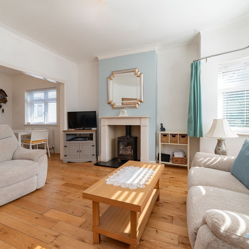 Kinloch Drive, London, NW9 - Two Bedroom Bungalow To Rent - £505pw / £2,200pcm - Photo 1