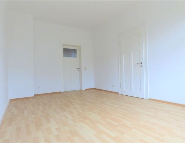 Frisch Renoviert - Schöne 3 Zi.- Whg., Bad mit Fenster, Loggia WG´s Willkommen! - Foto 1