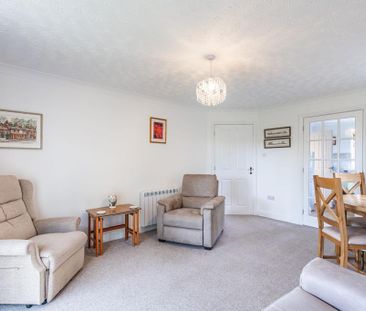 2 bedroom detached bungalow to rent - Photo 2