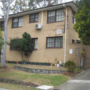 Spacious Three Bedroom Home with Lock Up Garage - Photo 2