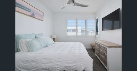 Fully Furnished Luxury Penthouse A statement in luxury, space and uninterrupted coastal views - Photo 5