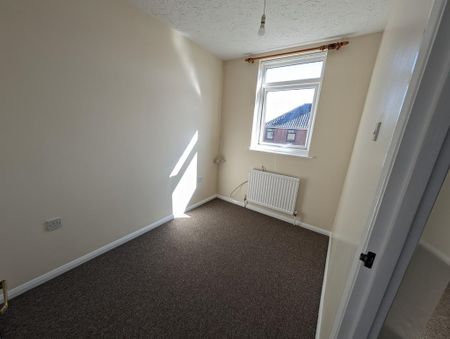 2 bedroom terraced house to rent - Photo 2