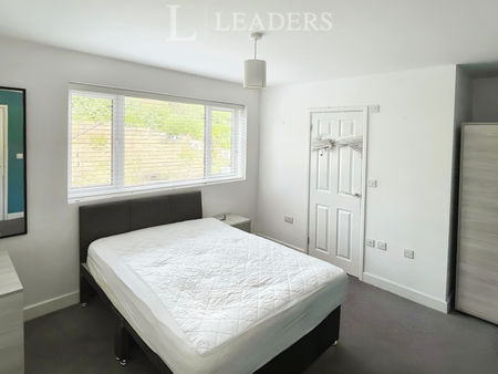 1 bedroom in a house share to rent - Photo 4