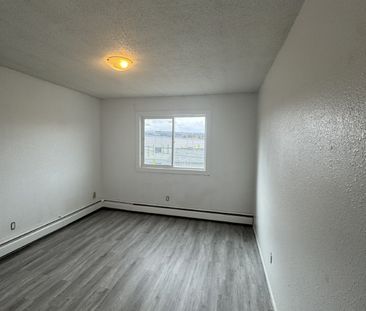 PARKVIEW MANOR - 423 - Photo 2