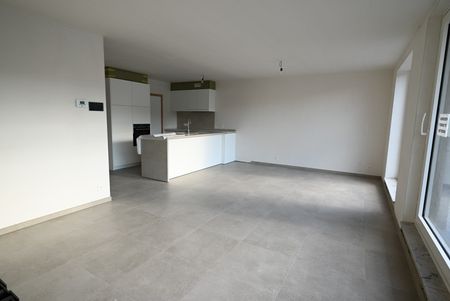 3-slaapkamer appartement met AUTOSTAANPLAATS nabij centrum Sint-Kruis - Photo 2