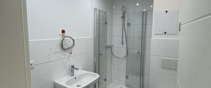 Erstbezug nach Sanierung: helle und charmante 2-Zimmer- Wohnung mit Loggia - Foto 1