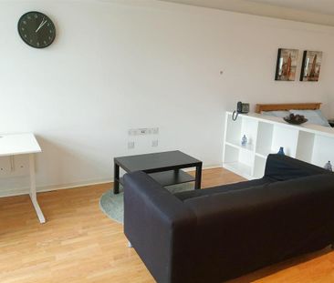 Studio to rent - Photo 1