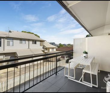 Bright and Fresh Unit in Prime Nundah Location $585 week - Photo 6