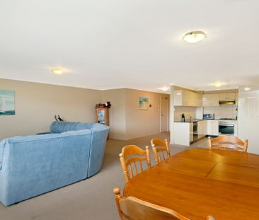 MODERN & SPACIOUS APARTMENT! - Photo 3