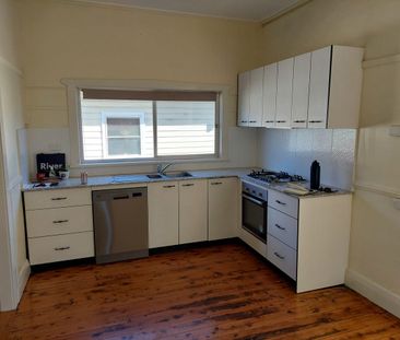 Two Bedroom Home In A Convenient Location - Photo 5