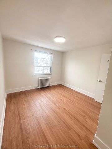 237 Lakeshore Road E #3 - Photo 2